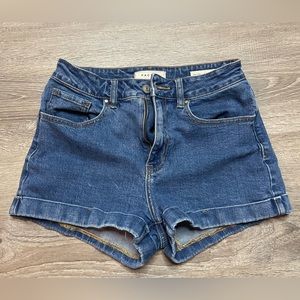 Pacsun denim mom short size 26